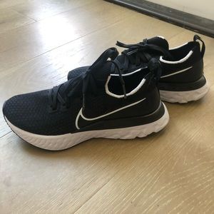 Women Nike React Shoes 8.5